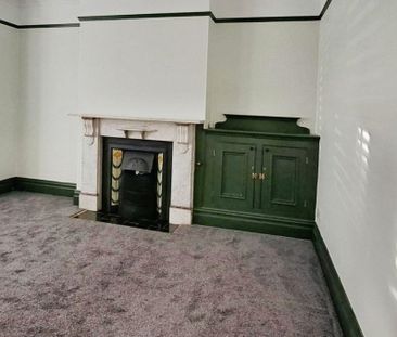 3 bedroom House To Let Total Size: 1292 SQ FT - Photo 3