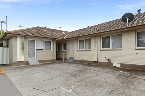 Freshly Updated Unit in Essendon - Photo 1