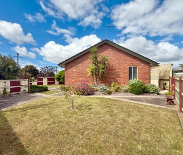 Charming Home with Modern Touches - Photo 3