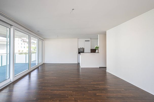 Moderne und helle Wohnung mit grosszügigem Balkon! - Photo 1