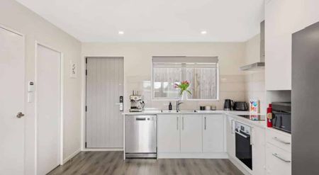 Contemporary comfort - 2 Bedrooms - Photo 4