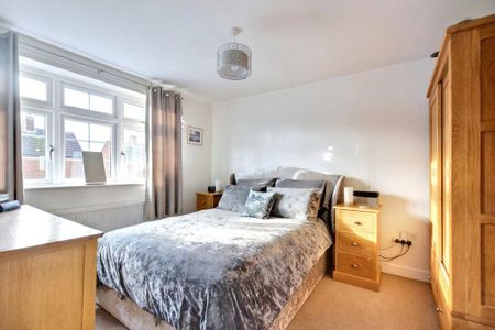 3 bedroom semi-detached house to rent - Photo 3