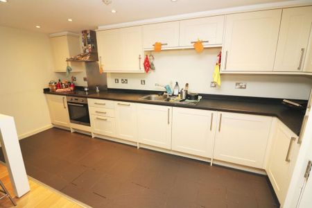 1 bedroom flat to rent - Photo 2