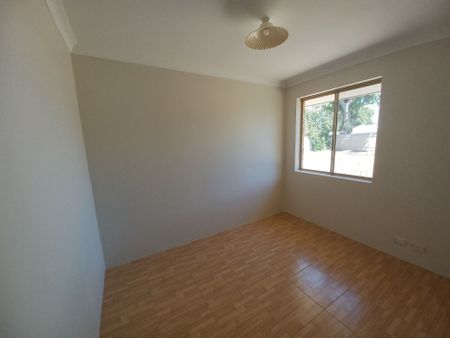 Solar Panels & Air Con - Photo 4