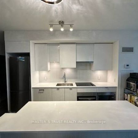 Broadway/Redpath Modern +Furnished 3Bdrm Lrg Living Room Spacious Bal - Photo 4