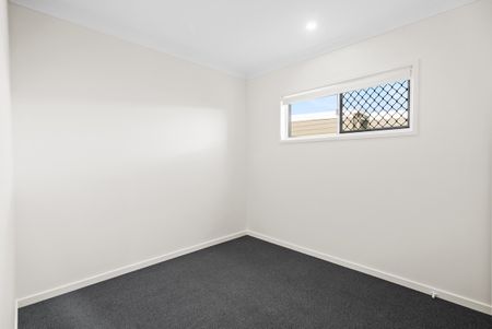 Modern and Cozy Home in Prime Location - AC & Ceiling Fans - $545 increasing to $555 from 29/10/2026 - Photo 4