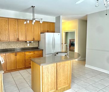 For Lease - 1076 Broughton Lane, Newmarket, Ontario - Photo 3