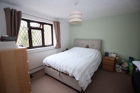 2 bedroom end of terrace house to rent - Photo 3