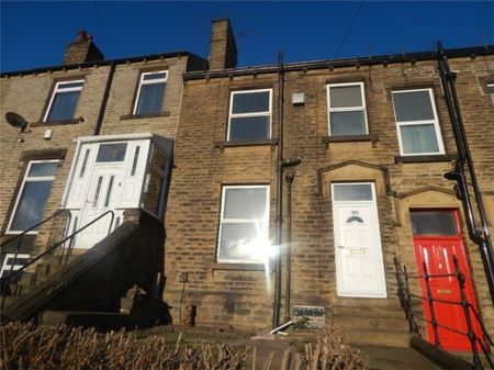 3 Bed - Halifax Old Road, Birkby, Huddersfield - Photo 2