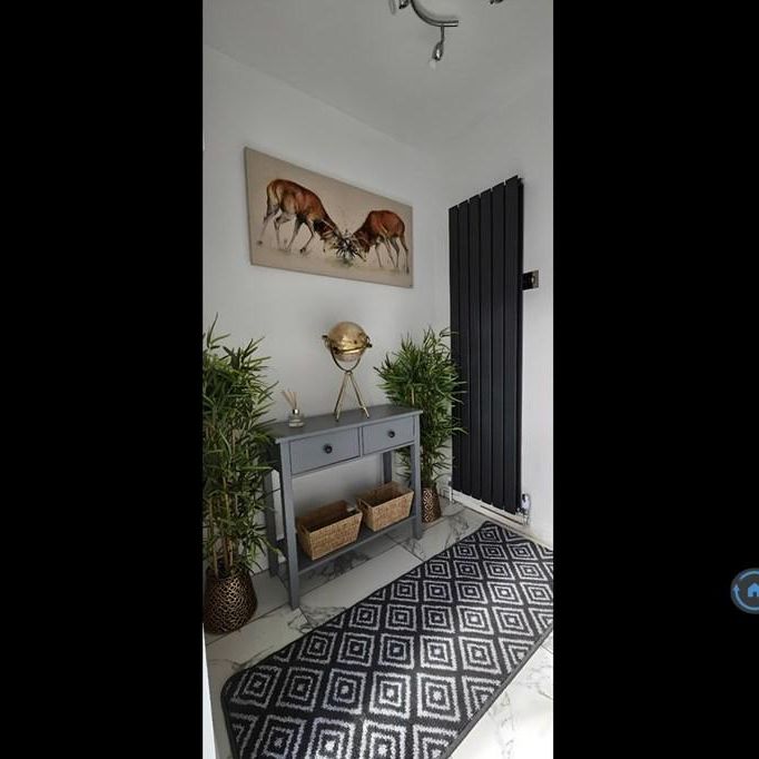 4 bedroom end of terrace house to rent - Photo 1
