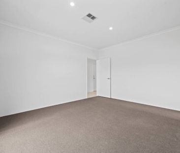 Modern Family Living in Lakelands - Photo 5