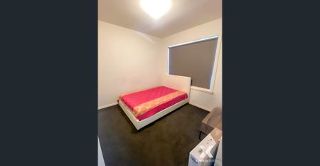 Modern Two Bedroom Townhouse in Epping - Photo 2