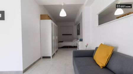 Tidy room for rent in 5-bedroom apartment in Benimaclet - Photo 5
