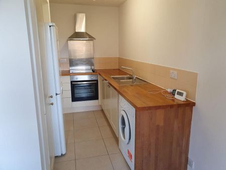 2 bedroom flat to rent - Photo 2