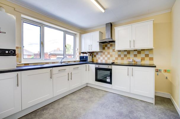 3 bedroom flat to rent - Photo 1