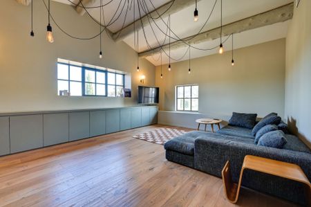 Location Maison Aix-en-Provence 15 Pièces 450 m² - Photo 2