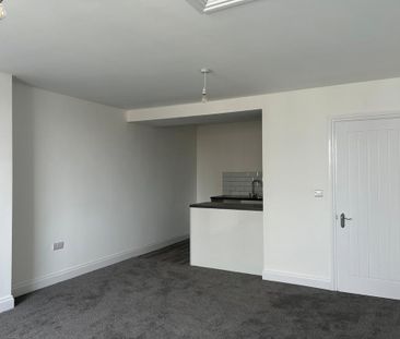 3 bedroom flat to rent - Photo 3
