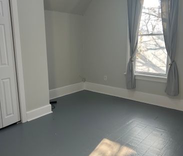 1421 Lakeshore Rd - Photo 2