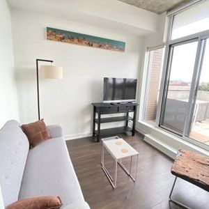 1 Bedroom Penthouse Loft with Den, Private Rooftop Patio and Parking - Photo 2