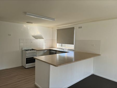 1 Steele Court - Photo 2