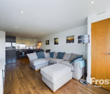 Town Lane, Stanwell, Staines-upon-Thames,TW19 - Photo 2