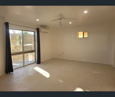 30 Van Dieman Cres, Springwood, Qld 4127 - Photo 2