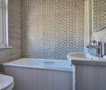 3 bedroom flat to rent - Photo 5