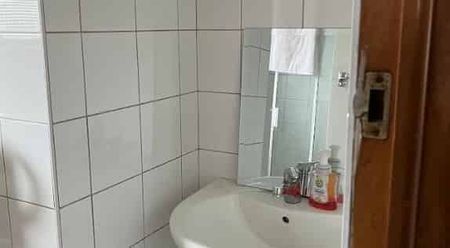 Sunny Hillcrest Home - Photo 4