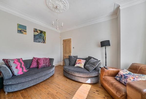 2 Bed Flat, Emmanuel Road, SW12 - Photo 1