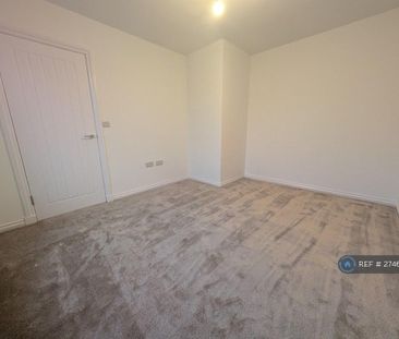 3 bedroom end of terrace house to rent - Photo 4