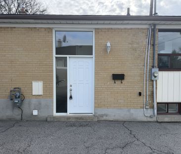 For Lease - 313 Taylor Mills Drive Unit# Main, Richmond Hill, Ontario - Photo 2