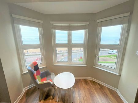 Flat to rent on - Photo 2