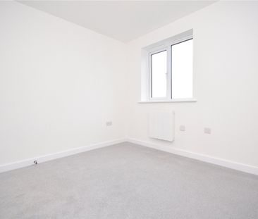 1, Howley Avenue, Churwell, Leeds, LS27 7FW - Photo 3