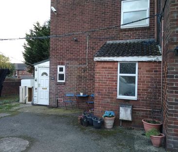 1 Bed Flat, Hill Top Lane, S61 - Photo 1