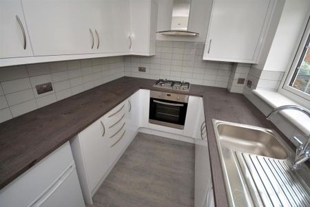 2 bedroom end of terrace house to rent - Photo 2