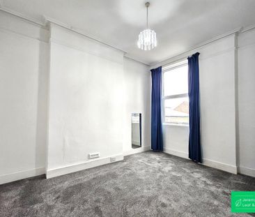 3 bedroom flat to rent - Photo 3