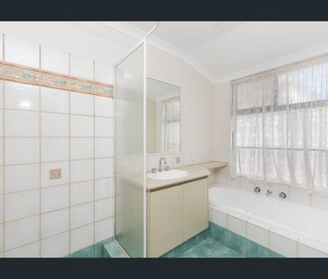 Modern Living: 4 Bedrooms, Open Plan & Theatre Room! - Photo 6