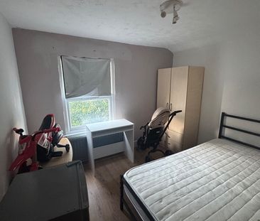 Room in a Shared House, Cornwall Gardens, NW10 - Photo 1