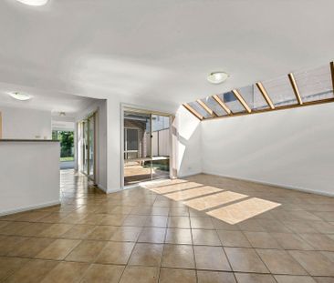 Immaculately presented duplex in prime location - Photo 6