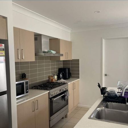 Family Home Ready for Christmas – 25 Oxenham Circuit, Augustine Heights - Photo 3