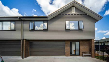 Beautifully Presented Three Bedroom Home - Photo 4