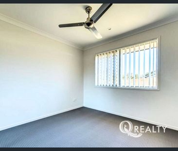 🏡Well Located Family Home Close to Ammenities! - Photo 4