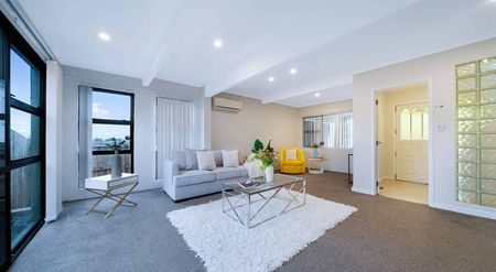 5 Bedrooms in Te Atatu South - Photo 5