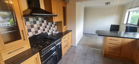 3 bedroom detached bungalow to rent - Photo 2