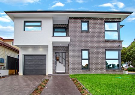 4 Bedroom Duplex in Pime Location - Photo 2