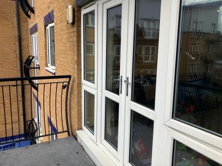 2 Bed Flat, Luscinia View, RG1 - Photo 5