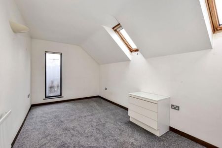 4 bedroom detached house to rent - Photo 5