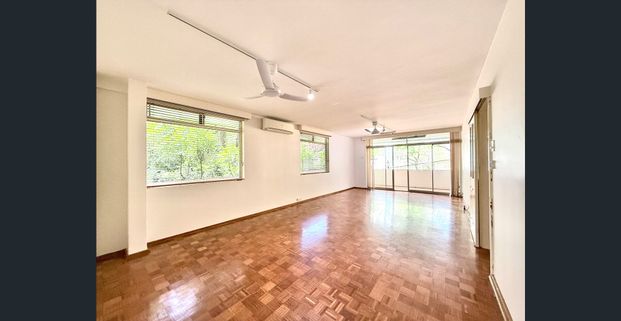 Gorgeous inner city apartment in leafy street - Photo 1