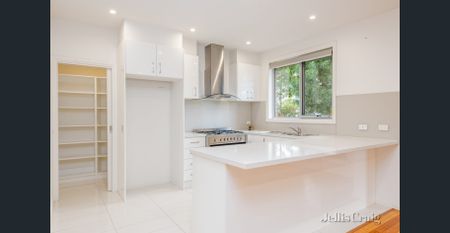 Quality Townhouse in Mount Waverley - Photo 4