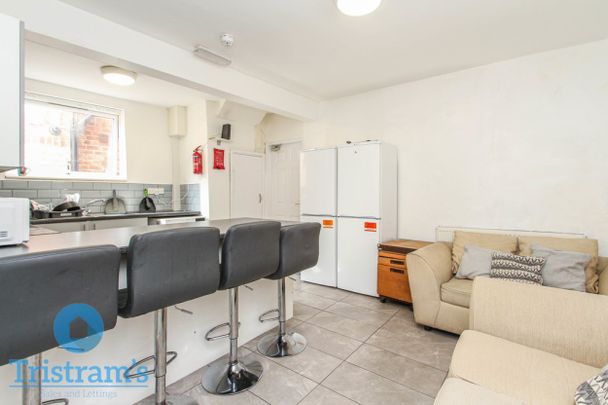 5 bed Semi-Detached House for Rent - Photo 1